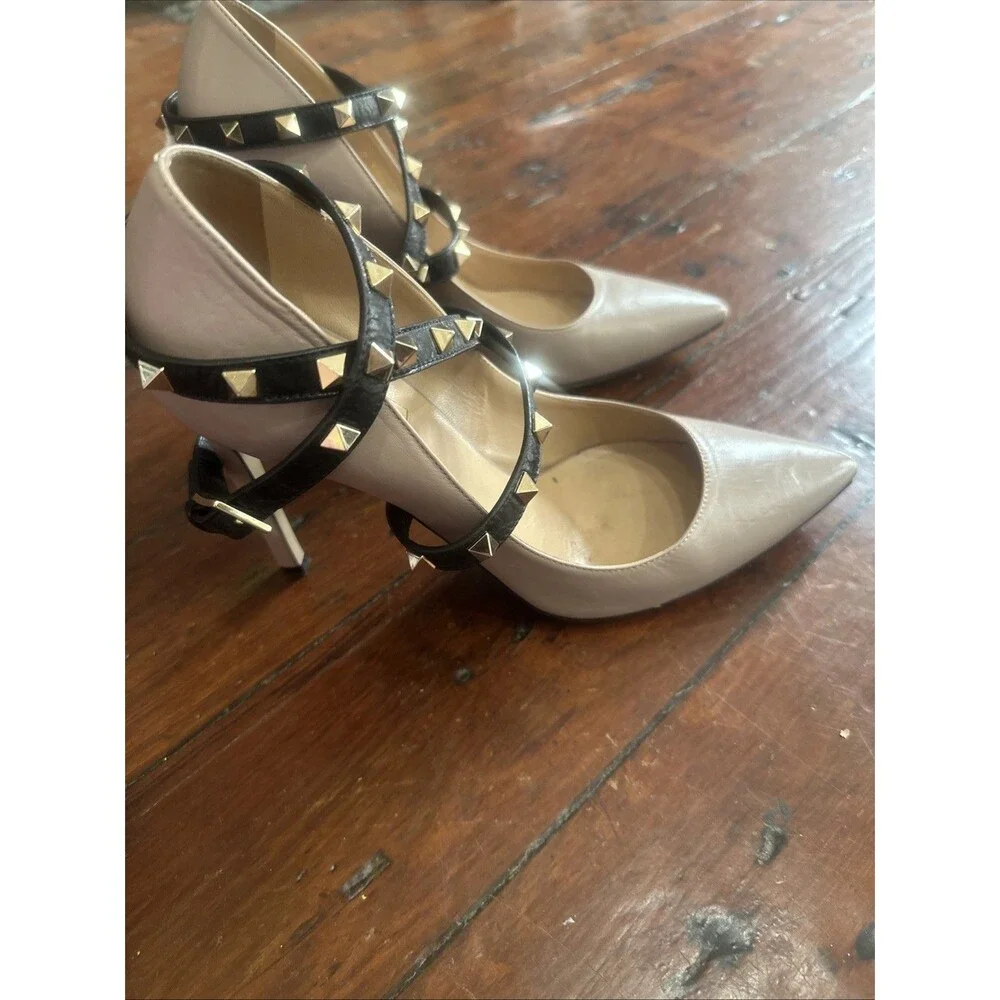 Valentino Rockstud Nude Leather Heels Black Studded ankle wrap Pointed Toe 39.5 - Picture 10 of 16